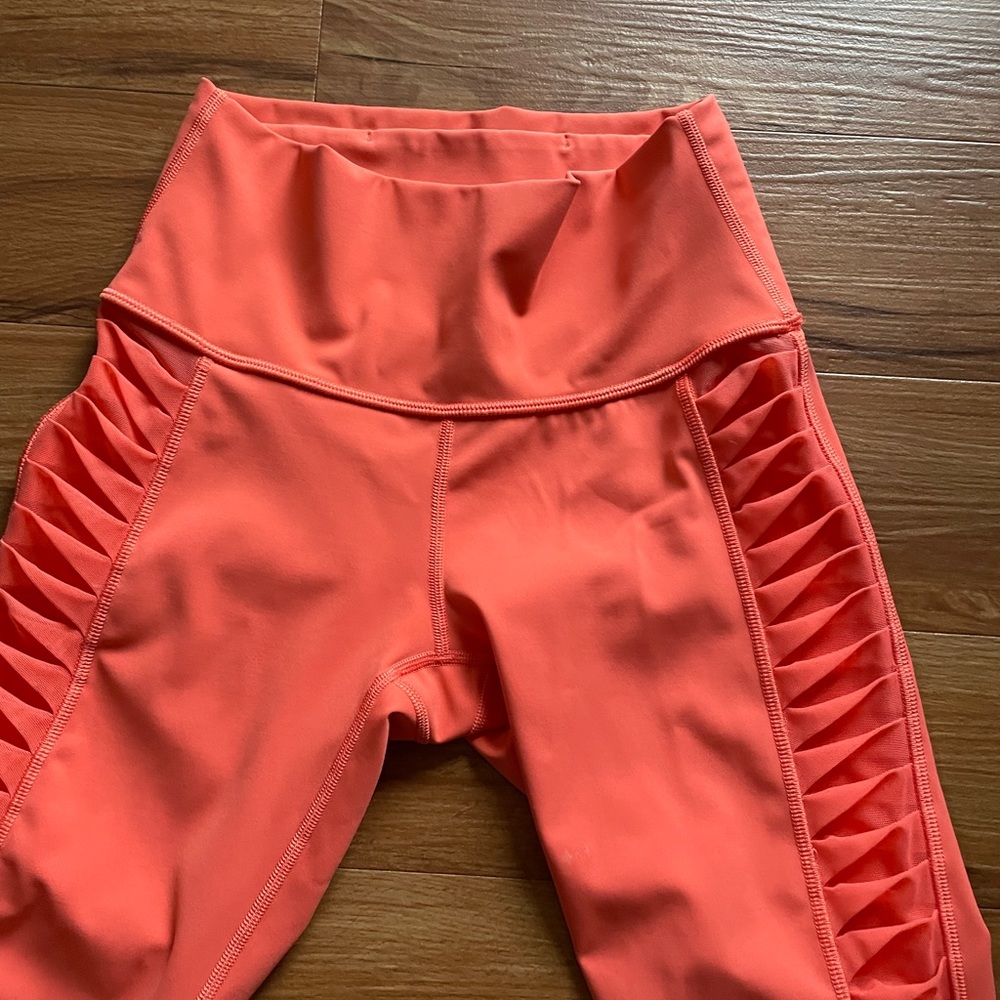 Lululemon Sunshine Salutation Crop Cape Orange Side Mesh Panels I Size 4 - Picture 4 of 7